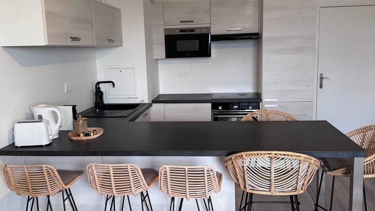 Maurepas Apartment | T2 apartment with private parking