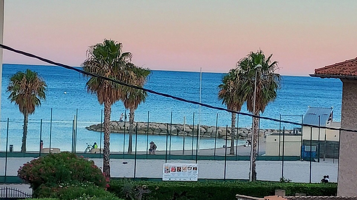 La Ciotat Apartment | T2 APARTMENT WITH TERRACE SEA VIEW, CLOSED GARAGE, CLOSE TO THE CALANQUES