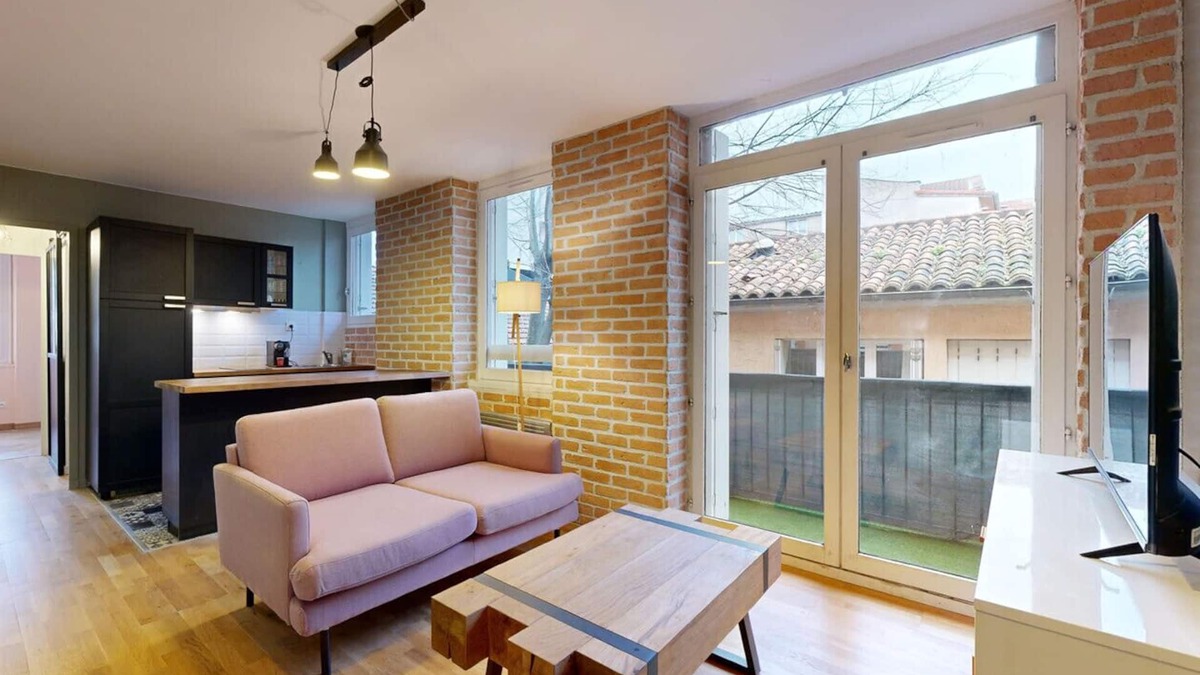 Compans-Caffarelli Apartment | T2 city center with jacuzzi and terrace