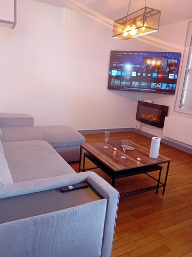 Alencon Apartment | T2 cosy plénitude h24 wifi parking privé Netflix