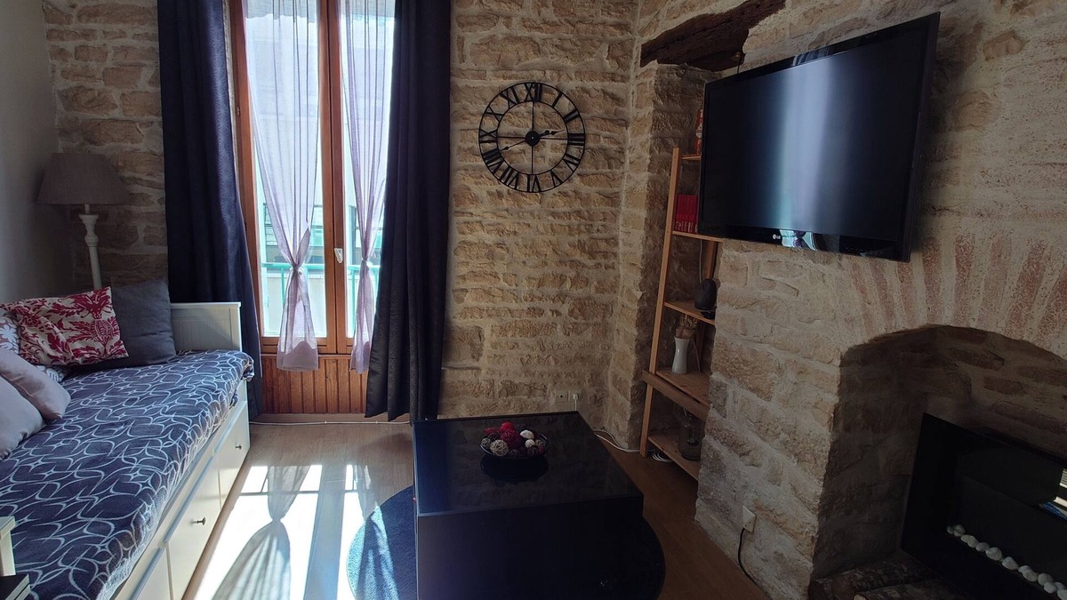 Faubourg North Apartment | T2 Cosy & Renovated 2 min from the Station - Pierres Apparentes & Tout Confort