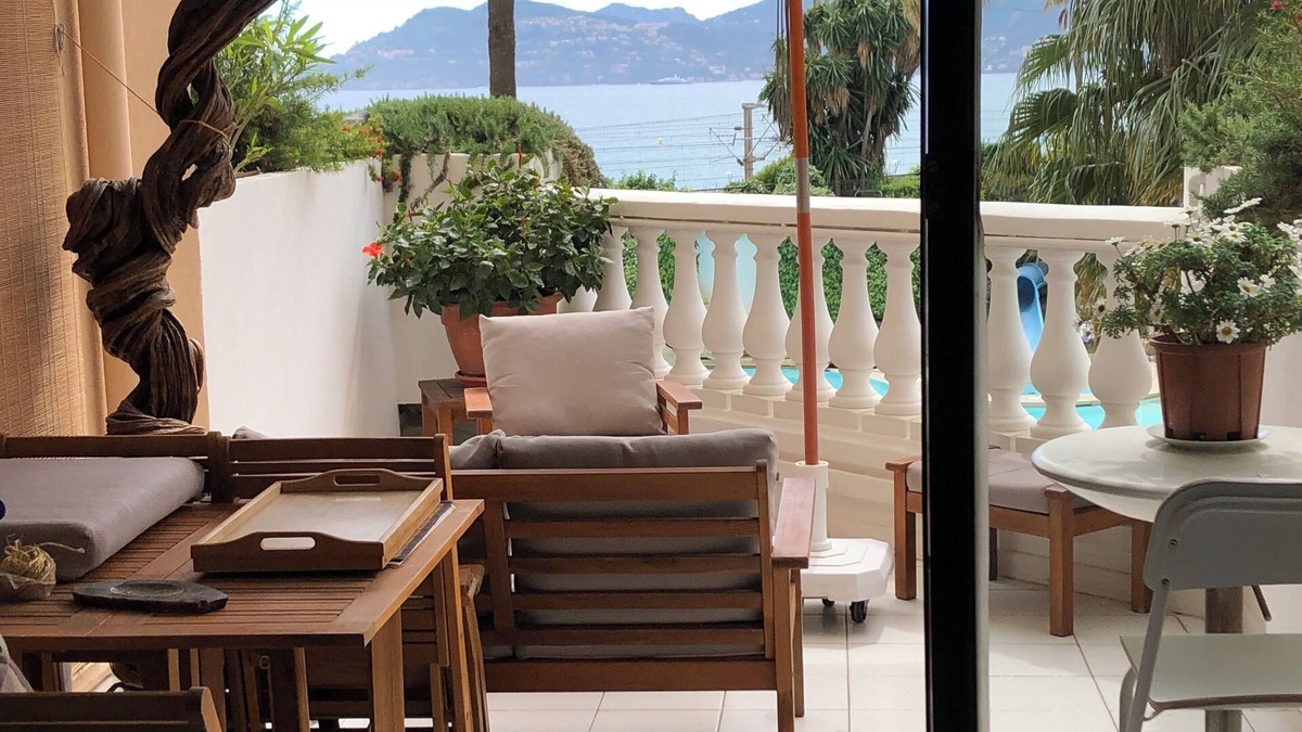 Cannes La Bocca Apartment | T2 Face Mer Cannes Large Terrace - Swimming pools - Sea parking 30m away.
