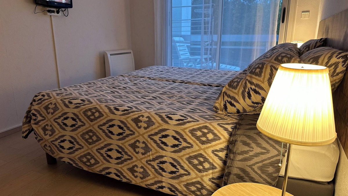 Bagnoles-de-l'Orne Apartment | T2 43m2 very bright, close to shops, private parking, janitor