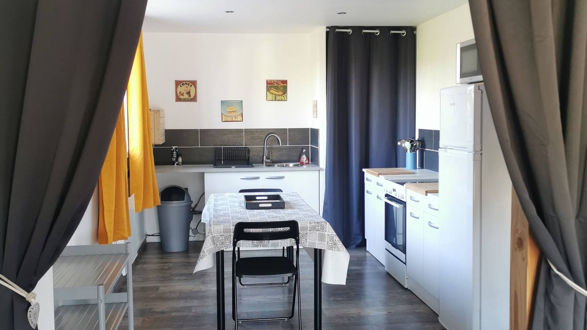 Courthezon House | T2 independent with swimming pool