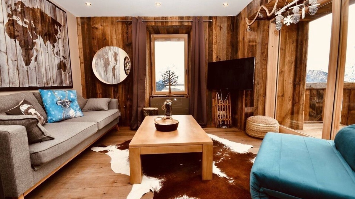 Huez-en-Oisans Ski Chalet | T2 NEW IN CHALET NEAR SKI LIFTS