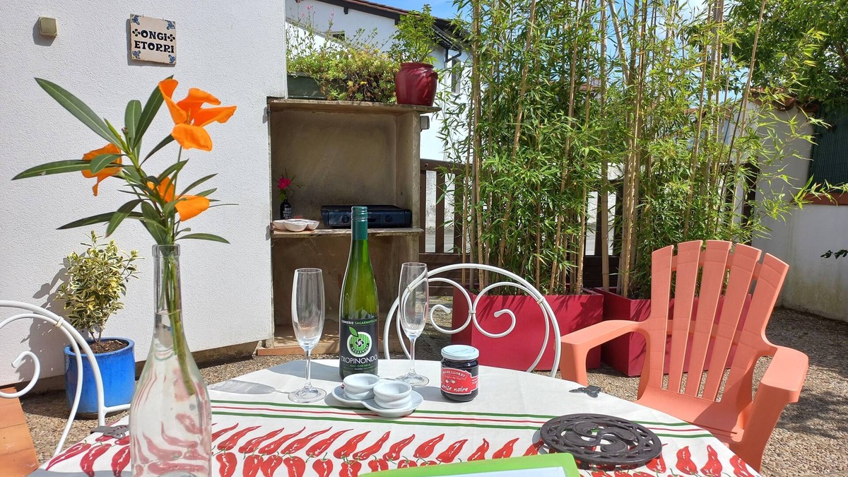 Saint-Pee-sur-Nivelle Apartment | T2 + terrace - Meublé de tourisme 3* - Côte Basque Mer et Montagne
