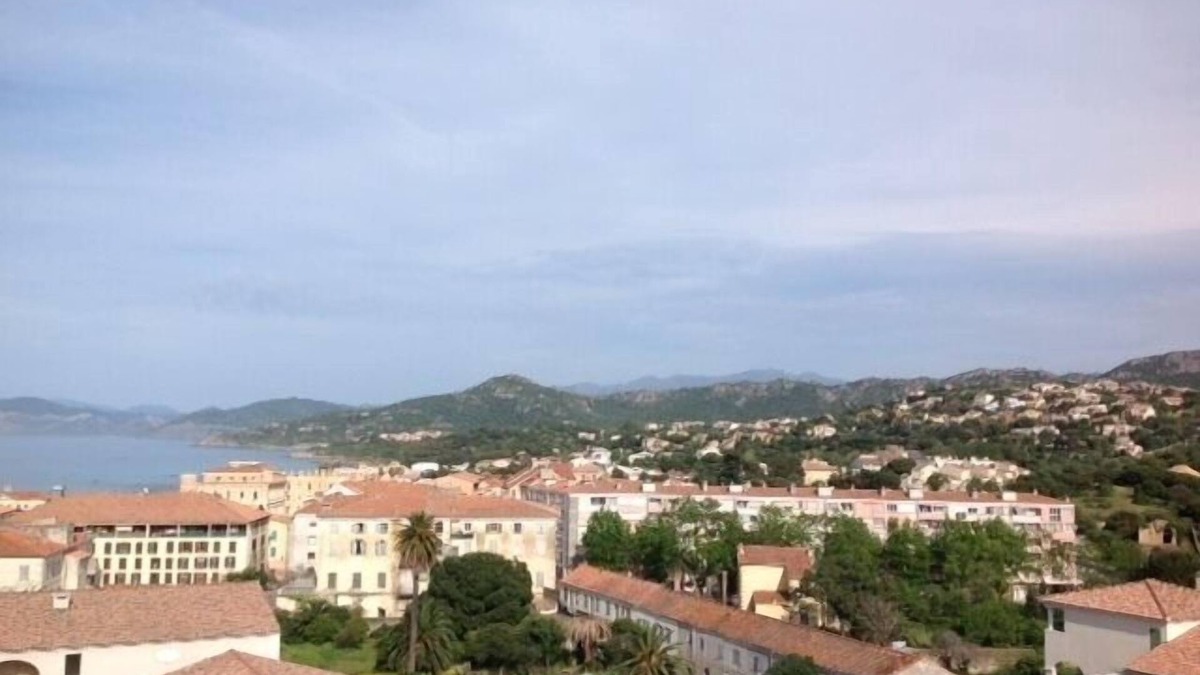 L'Ile-Rousse Apartment | T2 Very quiet, close to beaches and town center, sea and mountain views