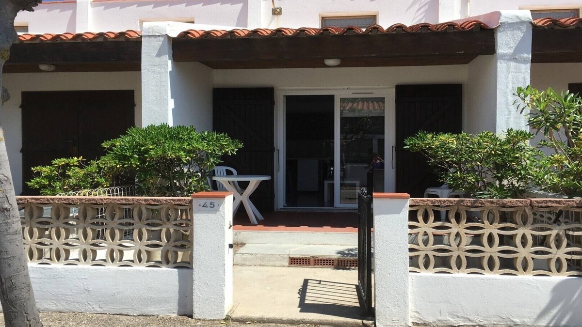 Port-la-Nouvelle House | T2 with courtyard, 100m from the beach. Quiet area and close to shops (classified 3 *)