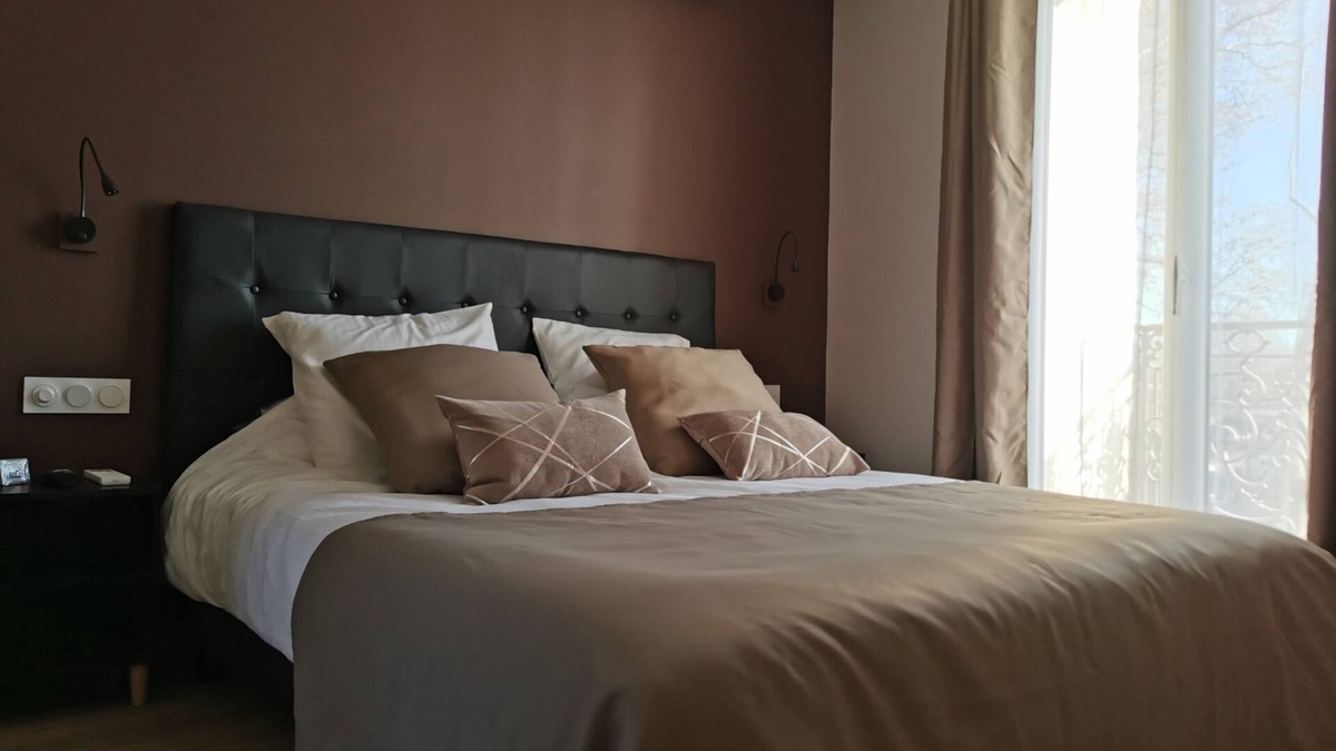 Moyen-Vernet Apartment | T2 with shower and king bed