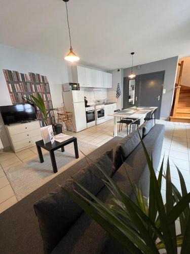Carhaix-Plouguer Apartment | T3 50m2 Lumineux proche mairie - plein centre