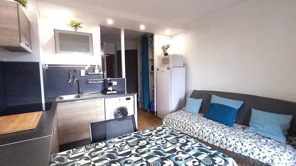 Miramar Apartment | T3 air-conditioned 100 m beach and port Miramar terrace and parking