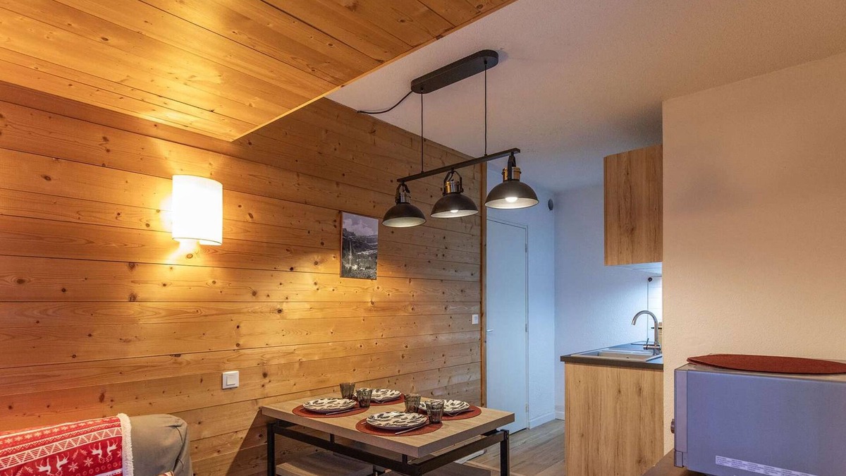 Cauterets Apartment | T3 Apartment with Terrace, Garden, and Pools in Cauterets