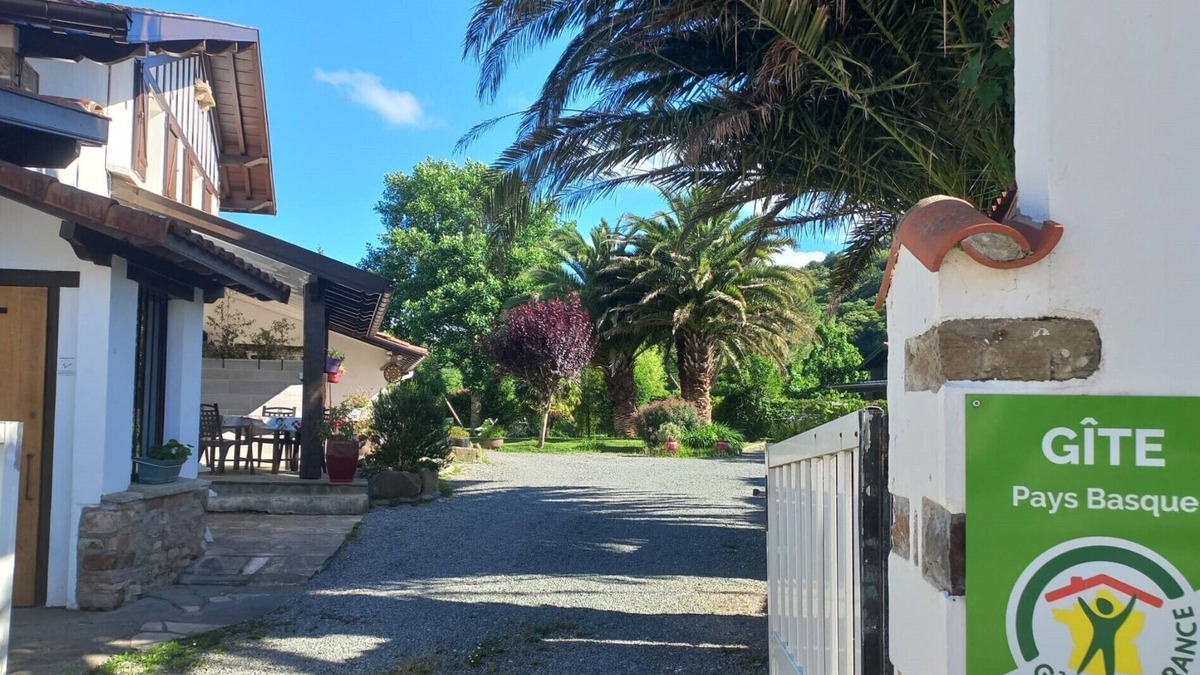 Saint-Pee-sur-Nivelle Apartment | T3 + Basque Coast terrace (furnished with tourism classified 3 *) sea and mountain