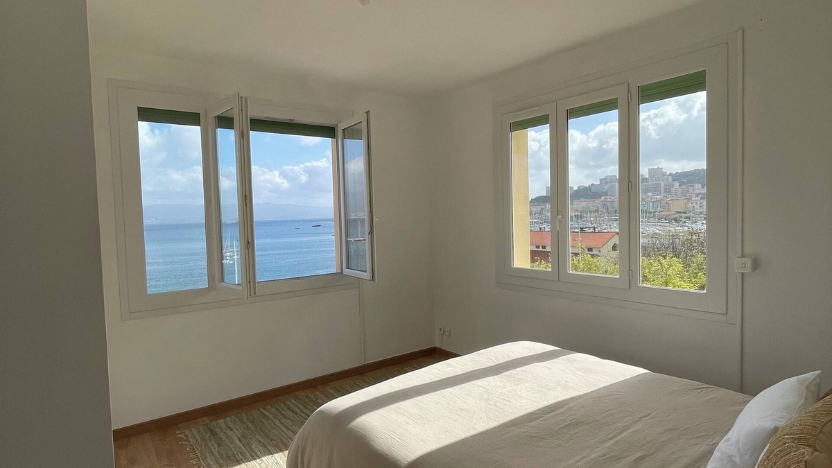 Corse-du-Sud Apartment | T3 sea view, 5min from town center