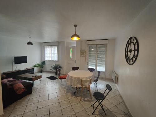 Chalette-sur-Loing Apartment | T3 spacieux proche gare Montargis Wifi linges fournis