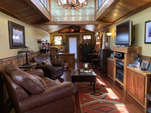 Comfort House | Tabasco Ranch - Antler Cabin
