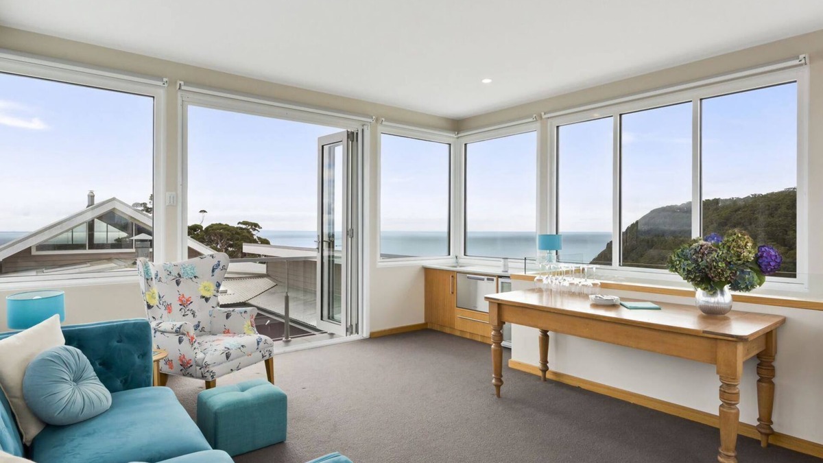 Table Cape House | Table House is a serene retreat on 60-acres with a private beach and stunning views of Bass Strait.