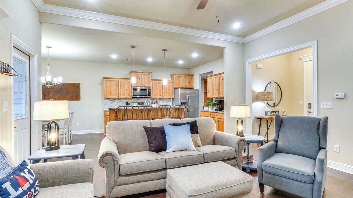 Holiday Island House | Table Rock Lake Retreat: Walk to Shore!