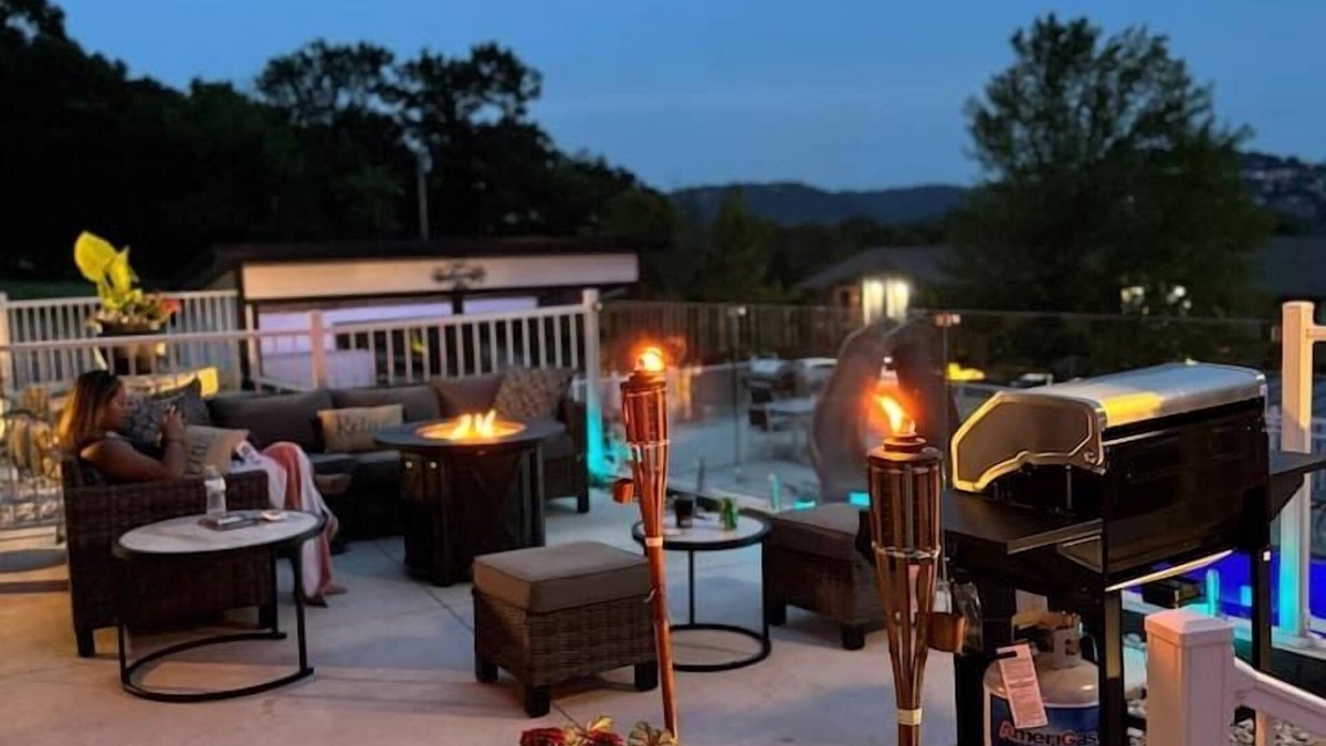 Indian Point Villa | Table Rock Lake Villa: Walk-in, Poolside, Game Room, Epic Views, 3 min from SDC!