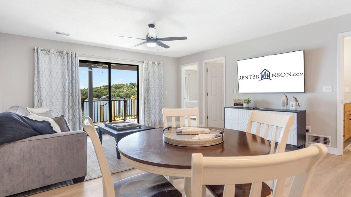 Kimberling City Condo | Table Rock Shoreline Steps Away, Newly Renovated Condo, Community Pool!