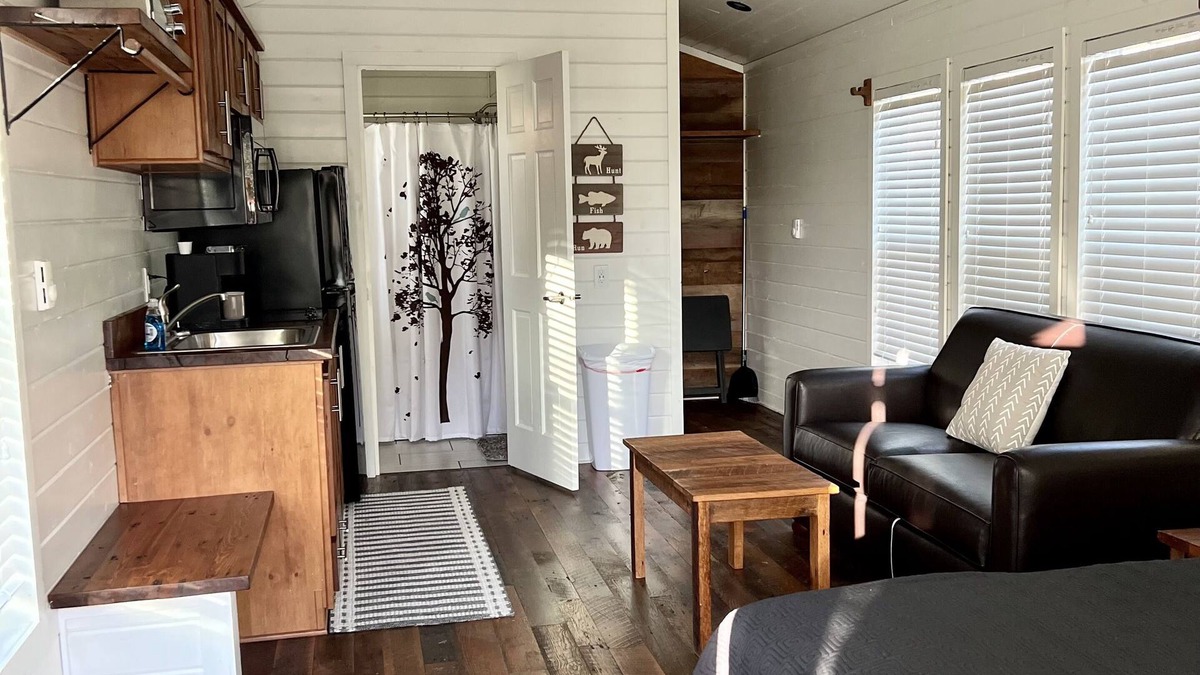 Eagle Rock Cabin | Table Rock Tiny Home The Bear's Den