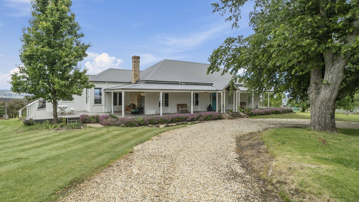 Tolmie House | Tabletop Farm: 4 BR, 2 BA House in Tolmie, Sleeps 11