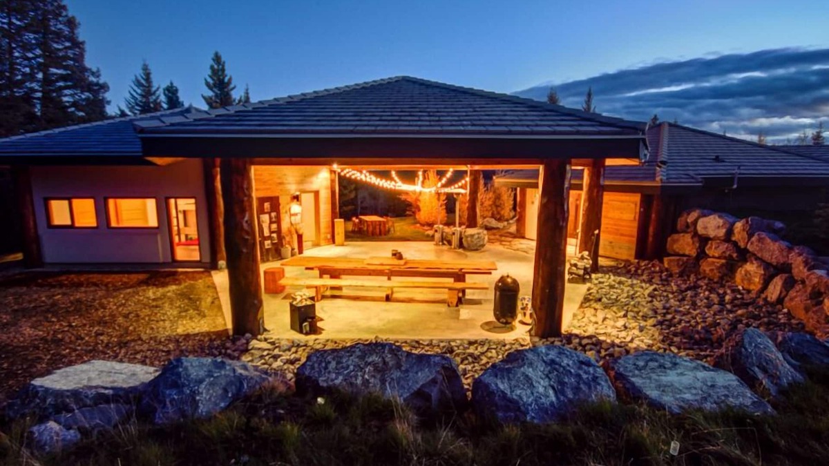 Bighorn No. 8 Ski Chalet | Tacansina Ranch-Designer Home East of Banff National Park
