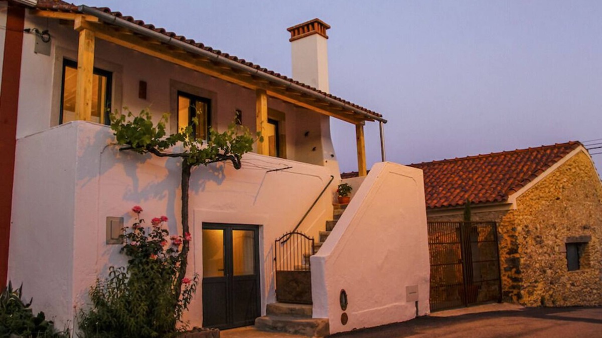 Ourem House | Tacoaria - Swallow's Haven