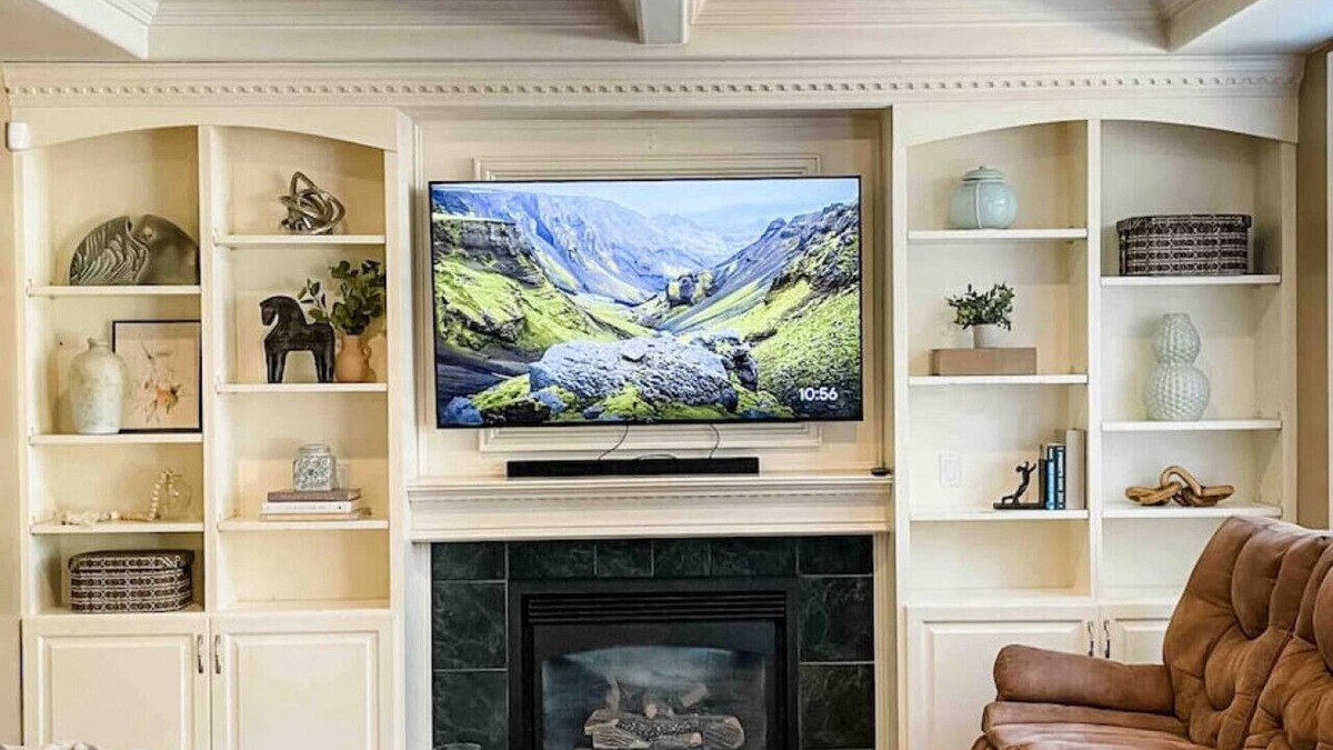 Lakewood House | Tacoma Retreat- Hot Tub, Fireplace & AC!