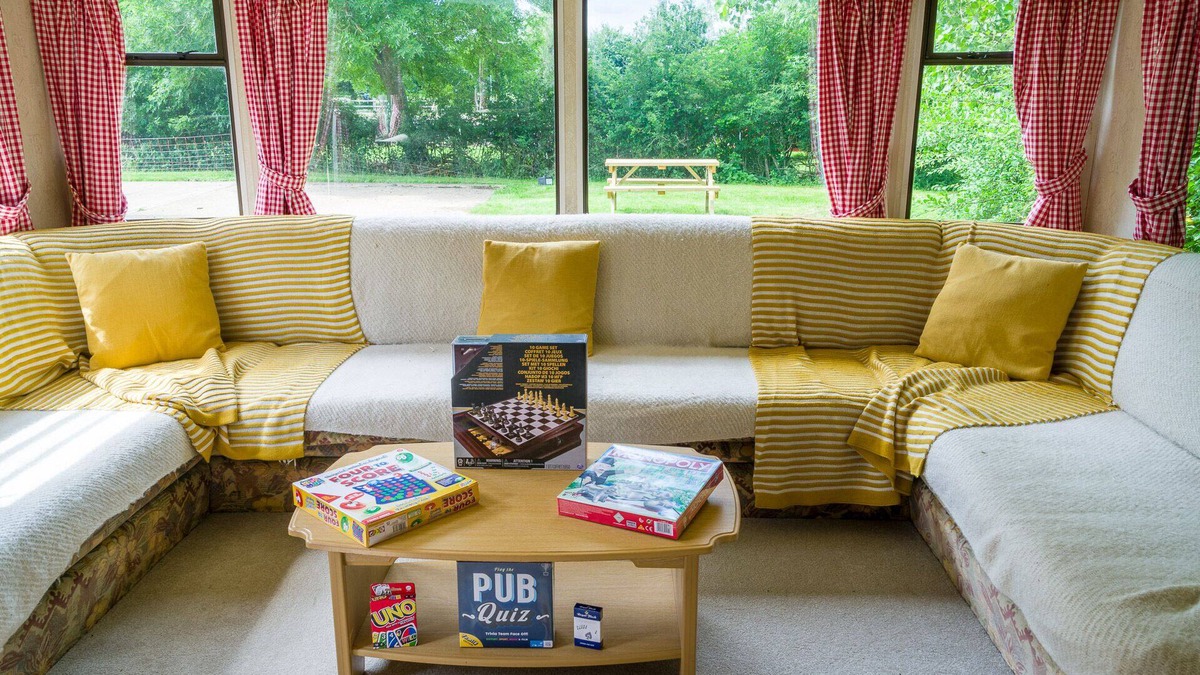 Priors Marston House | Tadpole Retreat x2 bedrooms, Kitchen, Bathroom & Lounge & Wifi