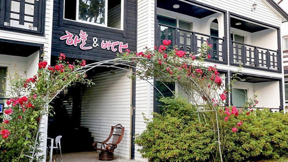 Mongdae House | Taean Sky and Sea Pension