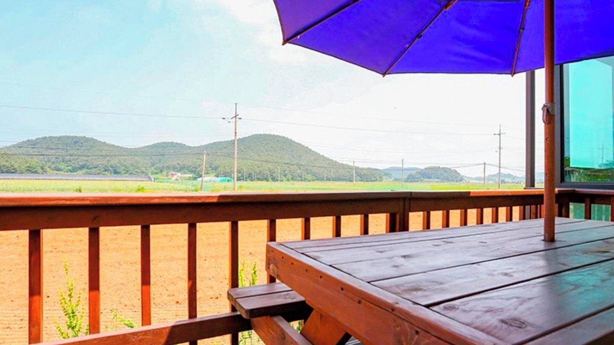Sinya-ri House | Taean Teuranjageunseong Pension