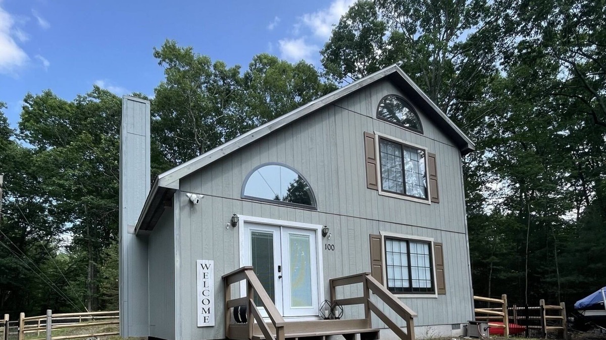 Tafton Ski Chalet | Tafton Vacation Chalet with access to Lake Wallenpaupack
