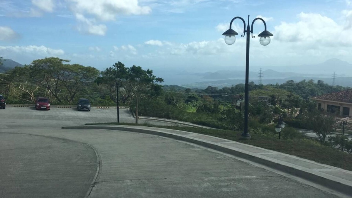Silang Junction South Apartment | Tagaytay gorgeous view
