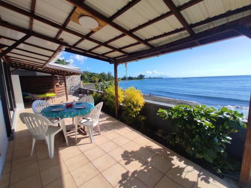 Arue House | TAHITI - Taharaa Beach Bungalow