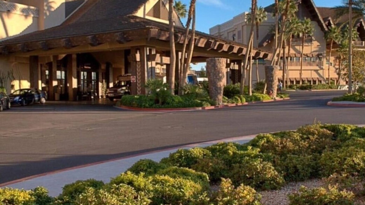Las Vegas Condo | TAHITI VILLAGE HUGE 2 BEDROOM CONDO RESORT. SLEEPS 8
