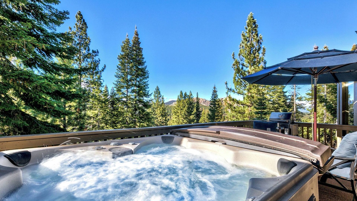 Country Club Estates House | Tahoe Aloha Cabin: TWO Kitchens & Living Rooms, Game Rm, Hot tub, Fitness Equip