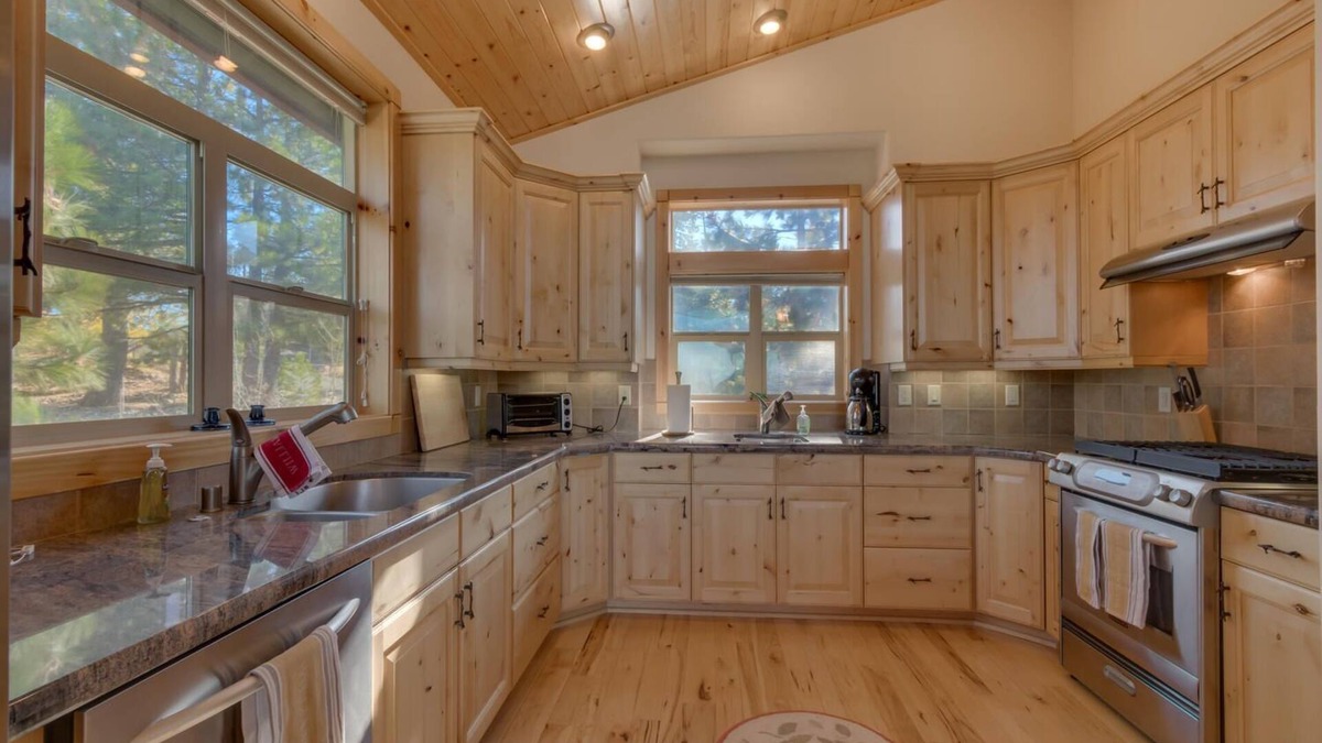 Truckee House | Tahoe Donner Pinnacle Loop Mountain 5 Bedroom Home by RedAwning