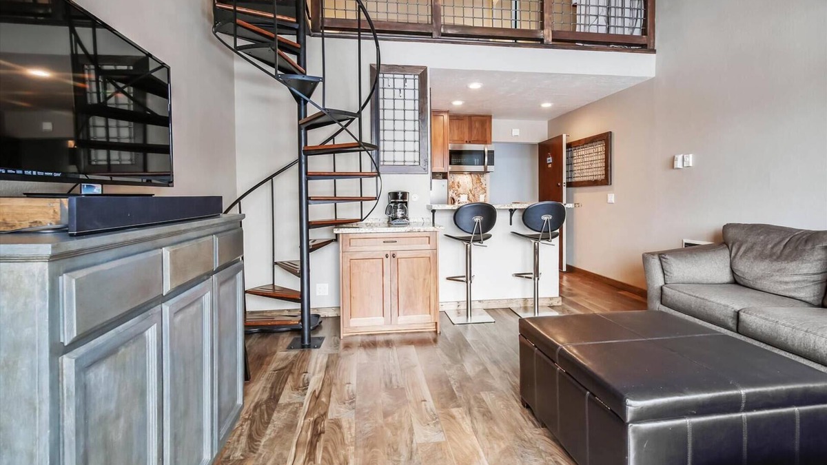 Truckee Condo | Tahoe Donner Snowpeak Loft #401