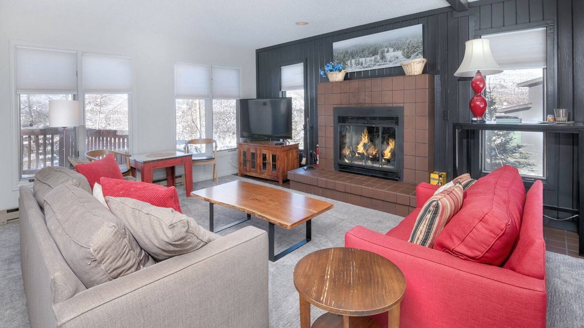 Highland Meadows House | Tahoe Drive | 4BD Mountain Retreat with Private Hot Tub