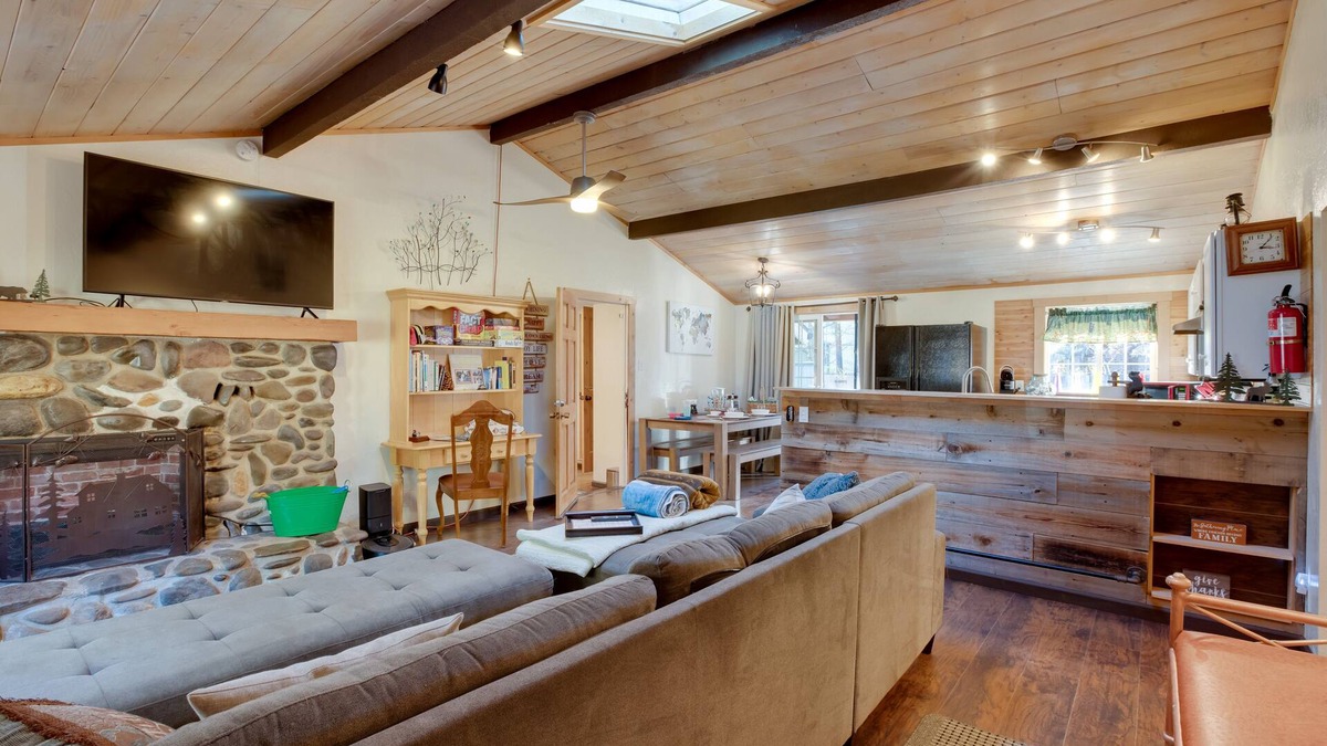 Lower Kingsbury House | Tahoe Home 3 Mi to Heavenly Mountain Resort!