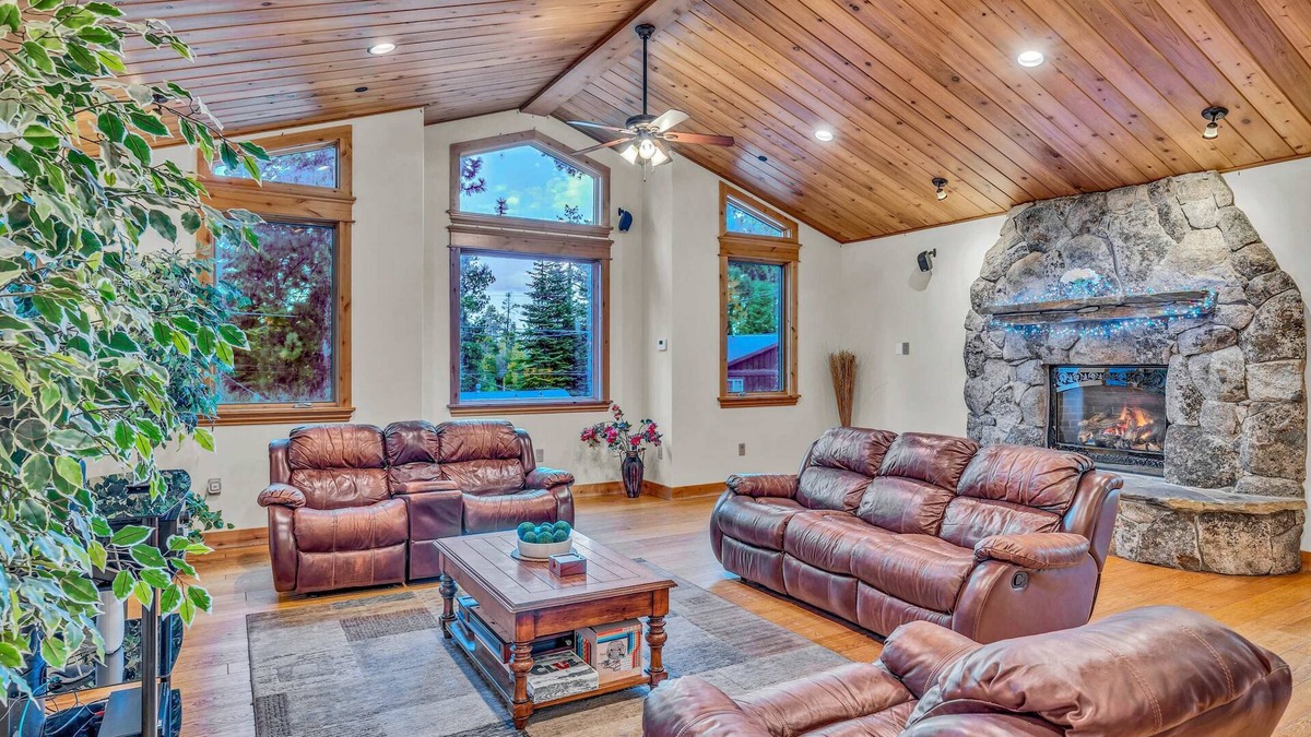 Tahoe Island House | Tahoe Island Retreat | Hot Tub & Game Room