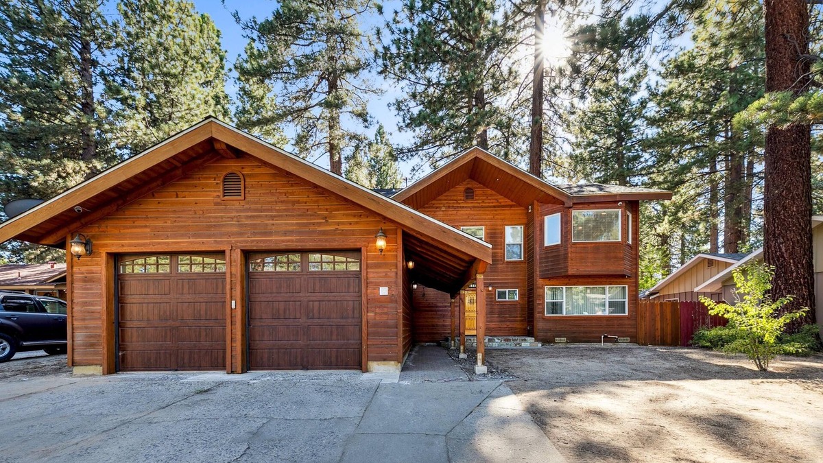 Tahoe Island House | Tahoe Keys Cozy Mountain Retreat 3BR, 3BA