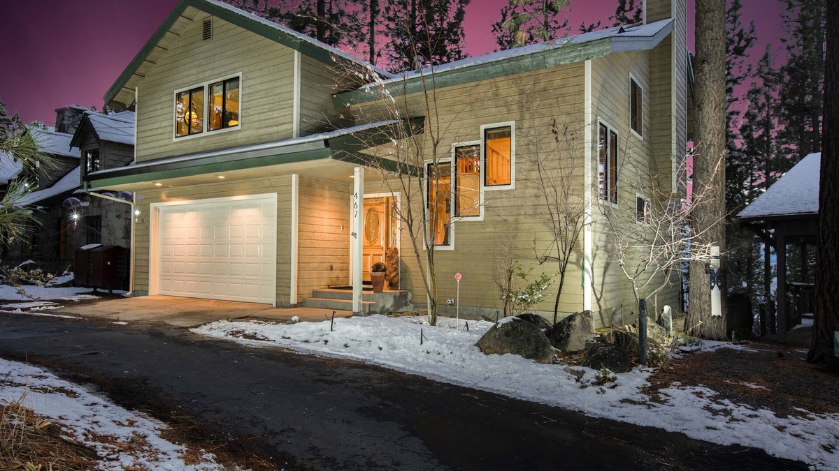 Elk Point House | TAHOE LUXURY HOME! PRIVATE BEACH! Gated Community, Lake Views, Hot Tub, Max 8