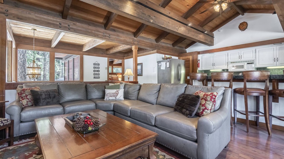 Tahoe Tavern Condo | Tahoe Taverns Condo | Buoy Rental | Tennis Courts | Shared Private Pier | 3 Minutes to Tahoe City