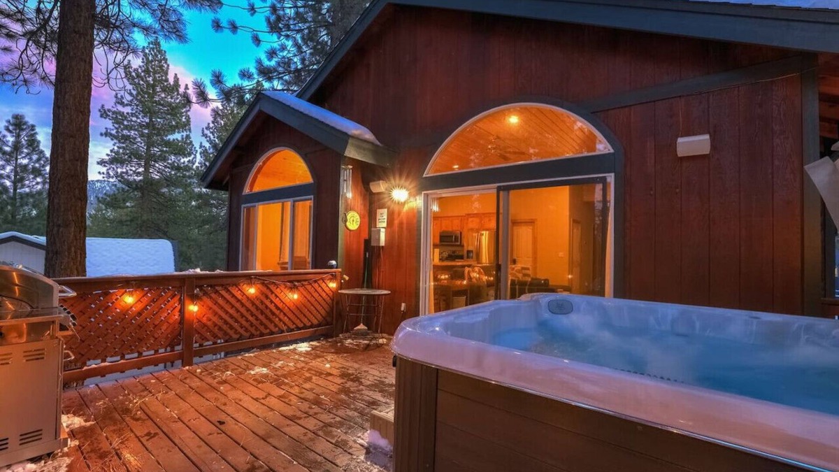 Pioneer Trail House | Tahoe Tranquility - Dogs + Hot tub + Ping Pong