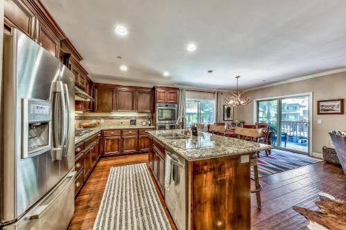 South Lake Tahoe Villa | Tahoe Woods 502 at Stateline Lake Heavenly Village