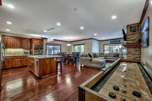 South Lake Tahoe Villa | Tahoe Woods 602 Walk to Gondola Lake Casinos