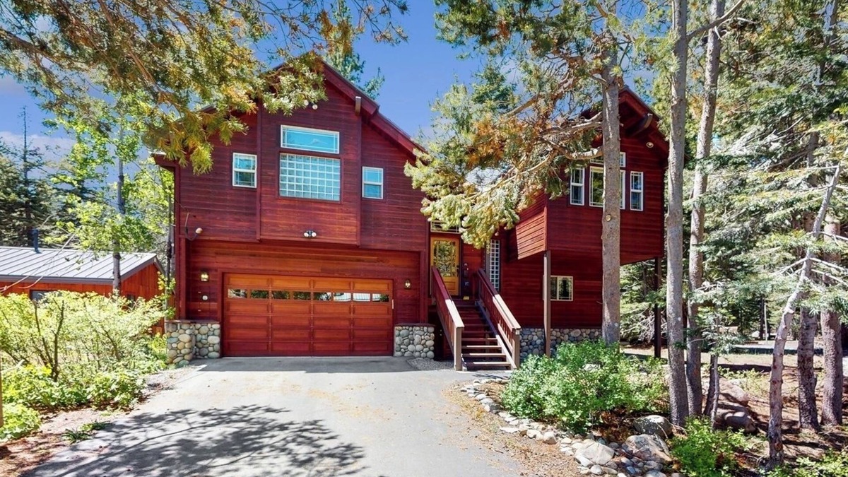 McKinney Estates Cabin | Tahoma Gem: Family fun! Walk to Lake, Steam Shower, Jacuzzi