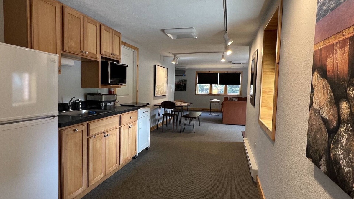 Paradise Cabin | Tahquamenon Suites Lodging